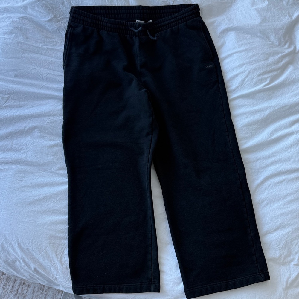 Aritzia TNA Cozy Fleece Joggers in Black - Picture 5 of 9